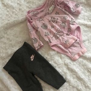 Nike baby outfit!! Size 3 months! Stain free only worn once!